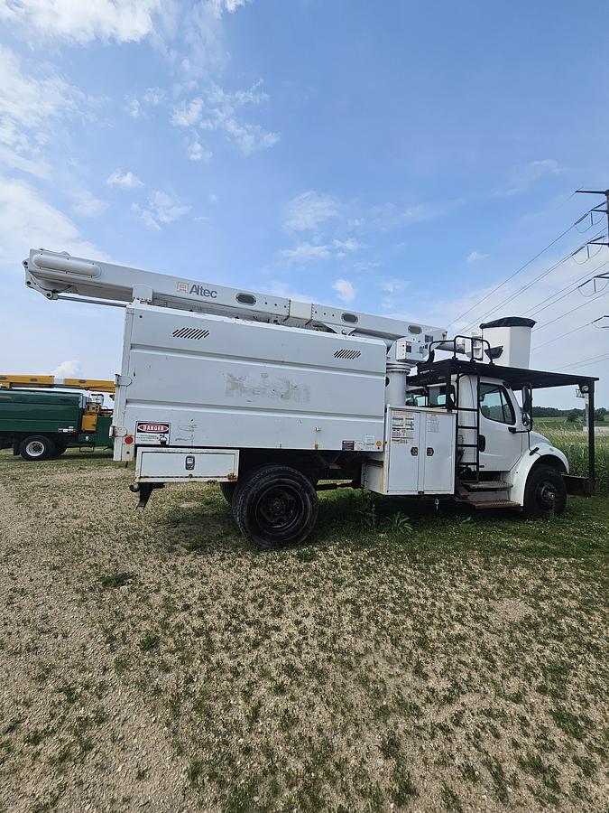Used 2011 Freightliner / Altec M2106/ LRV55