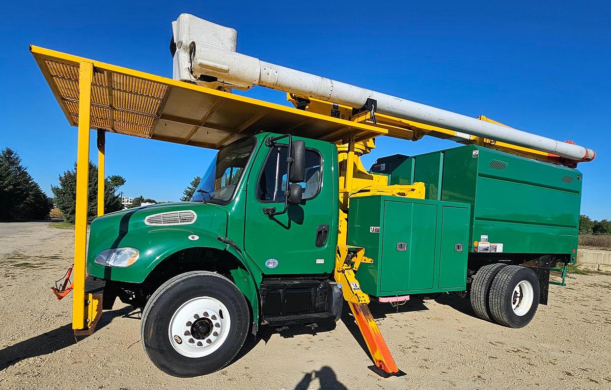 Used 2017 Freightliner / Altec M2 106/ LR760-E70