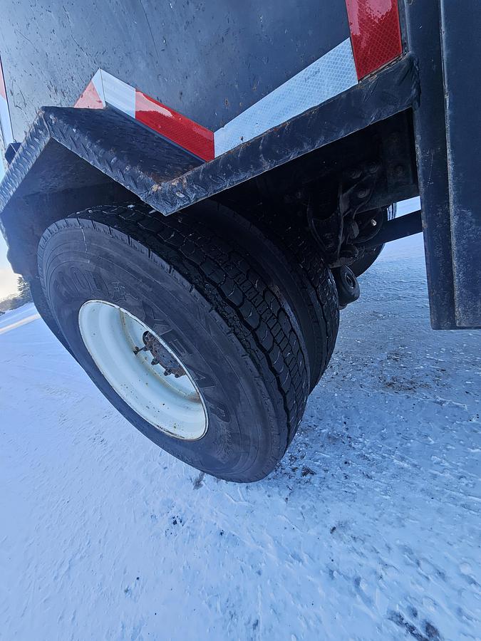 Used 2005 Kenworth T300