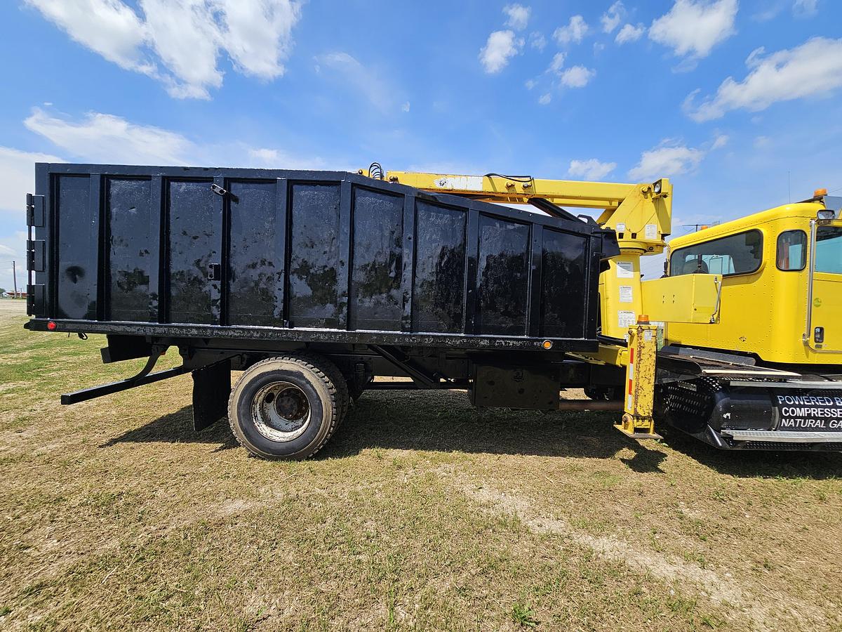 Used 2014 Peterbuilt 382