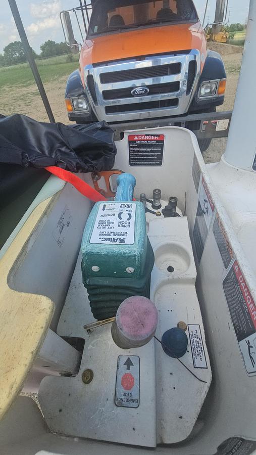 Used 2015 Ford / Altec F750 / LR756