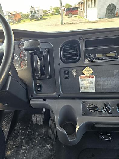 Used 2012 Freightliner / Altec M2106/ LRV56