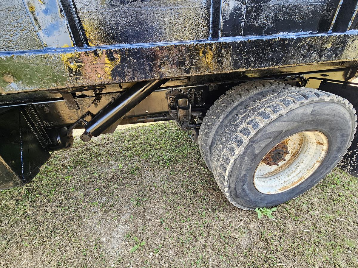 Used 2014 Peterbuilt 382