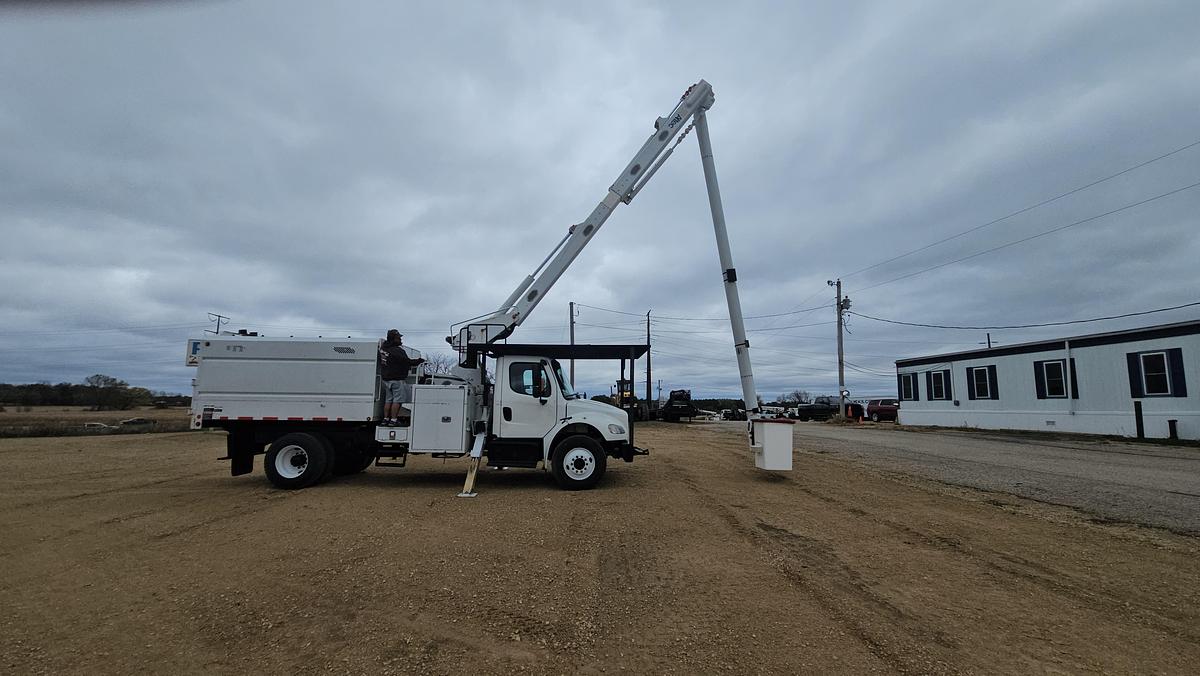 Used 2015 Freightliner / Altec M2106/ LRV60-E70