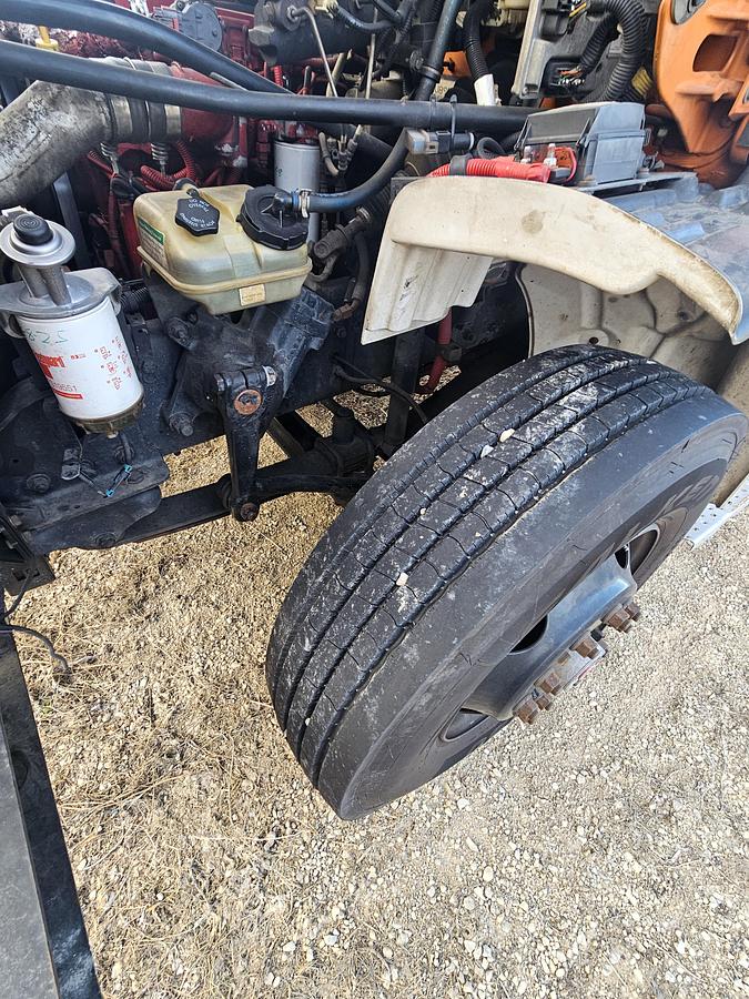 Used 2011 Freightliner / Altec M2106/ LRV56