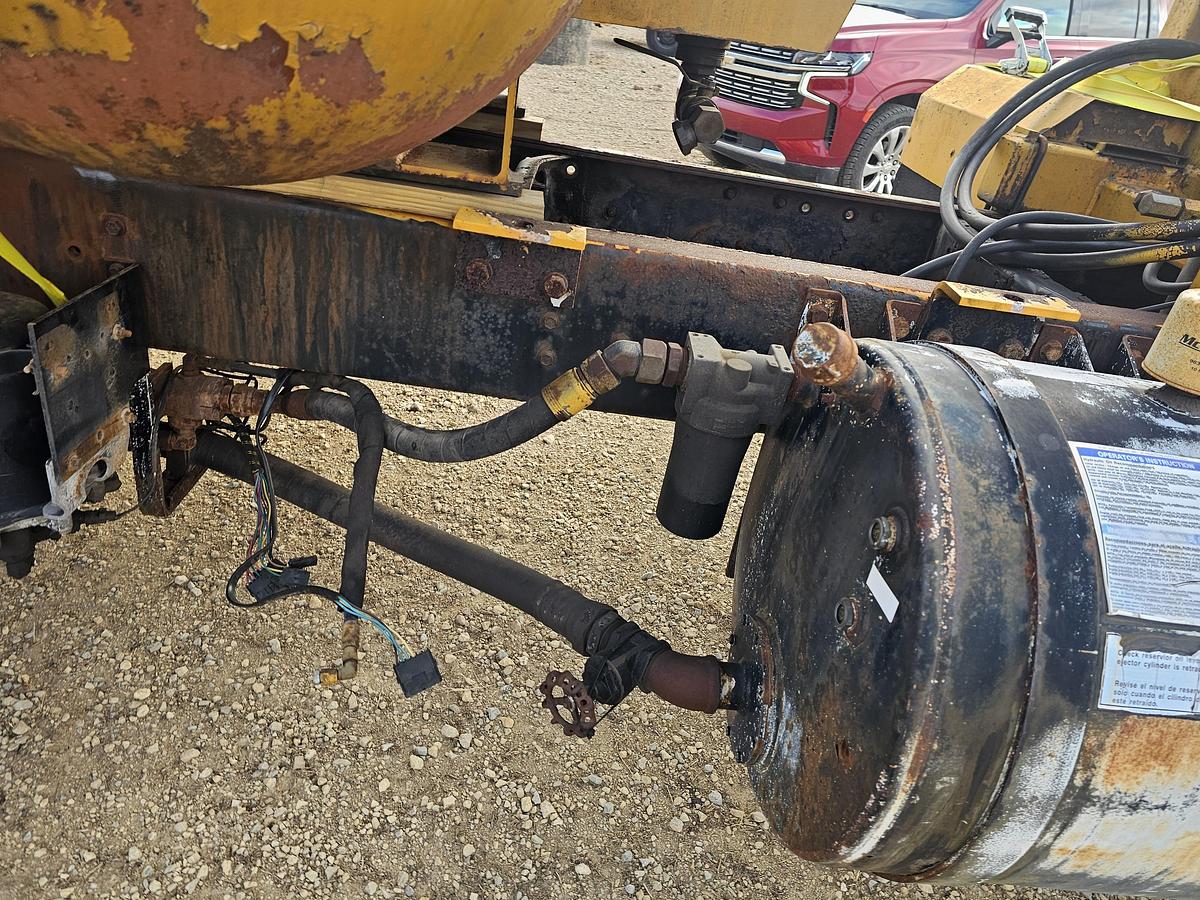 Used 2001 International 4900 Tree Spade