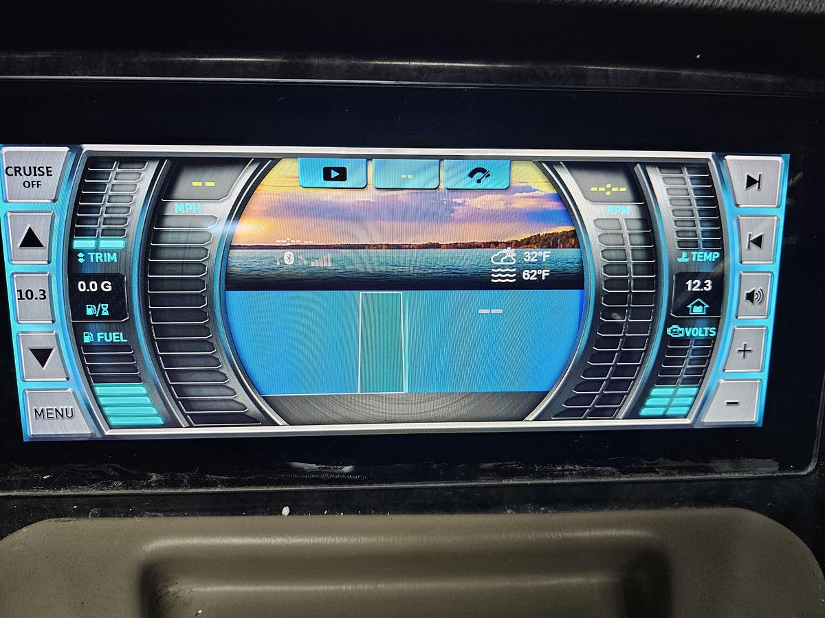 Used 2021 Avalon Excalibur winshield