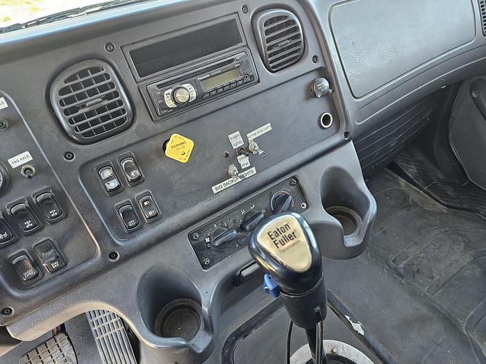Used 2006 freightliner / Jackle M2