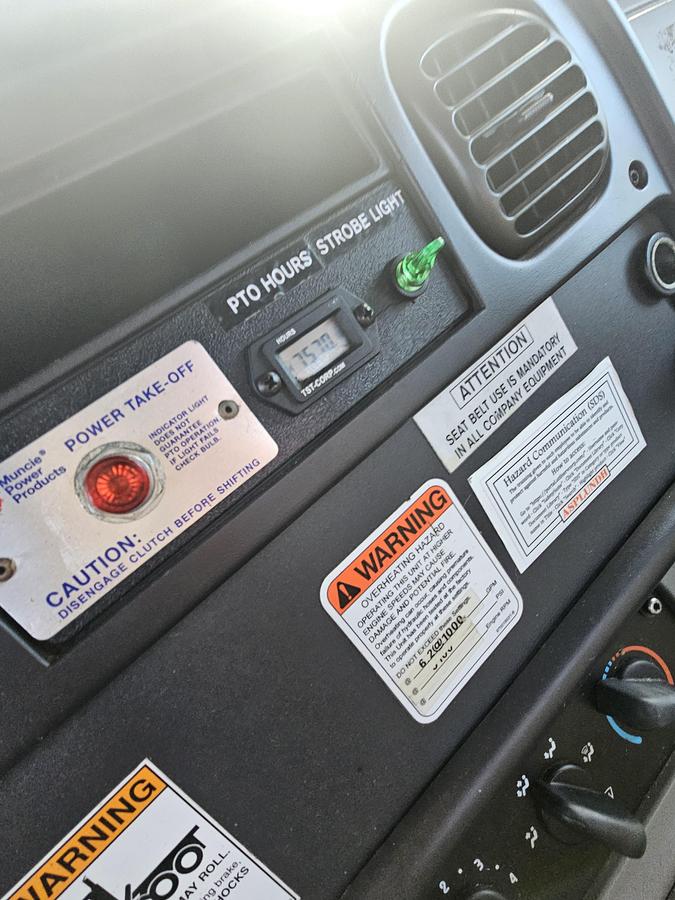 Used 2011 Freightliner / Altec M2106/ LRV56