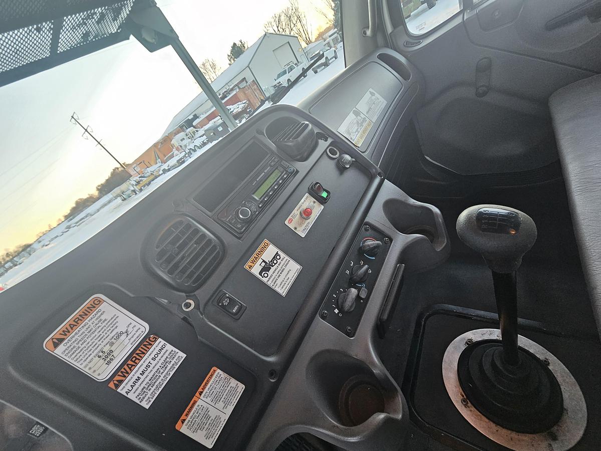 Used 2016 Freightliner / Altec M2106/ LRV58