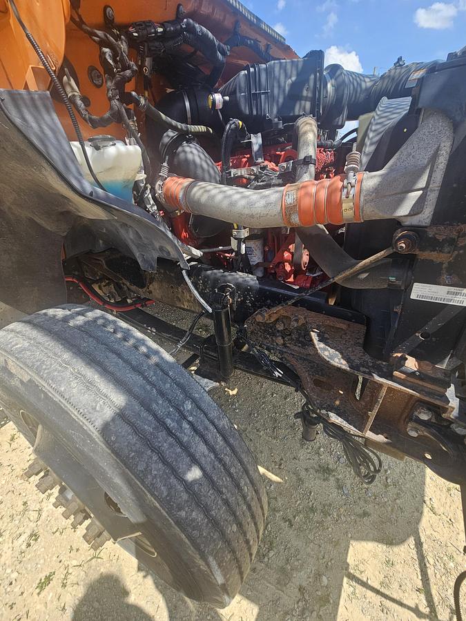 Used 2015 Ford / Altec F750 / LR756