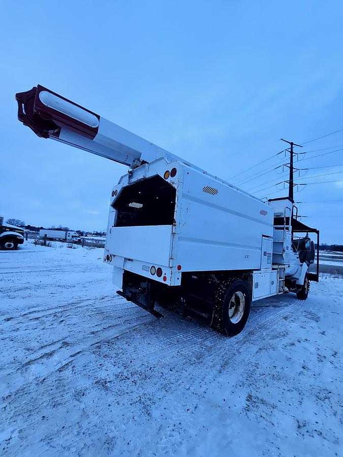 Used 2010 Ford/ Altec F750 /LRV