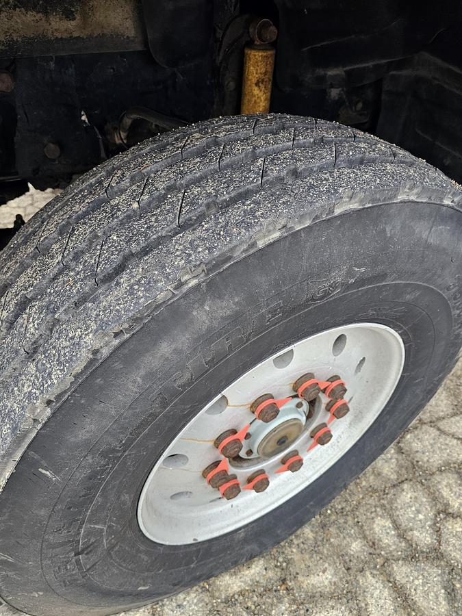 Used 2005 mack granite