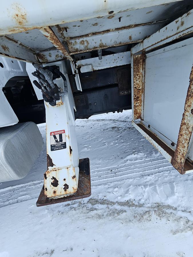 Used 2010 Ford/ Altec F750 /LRV