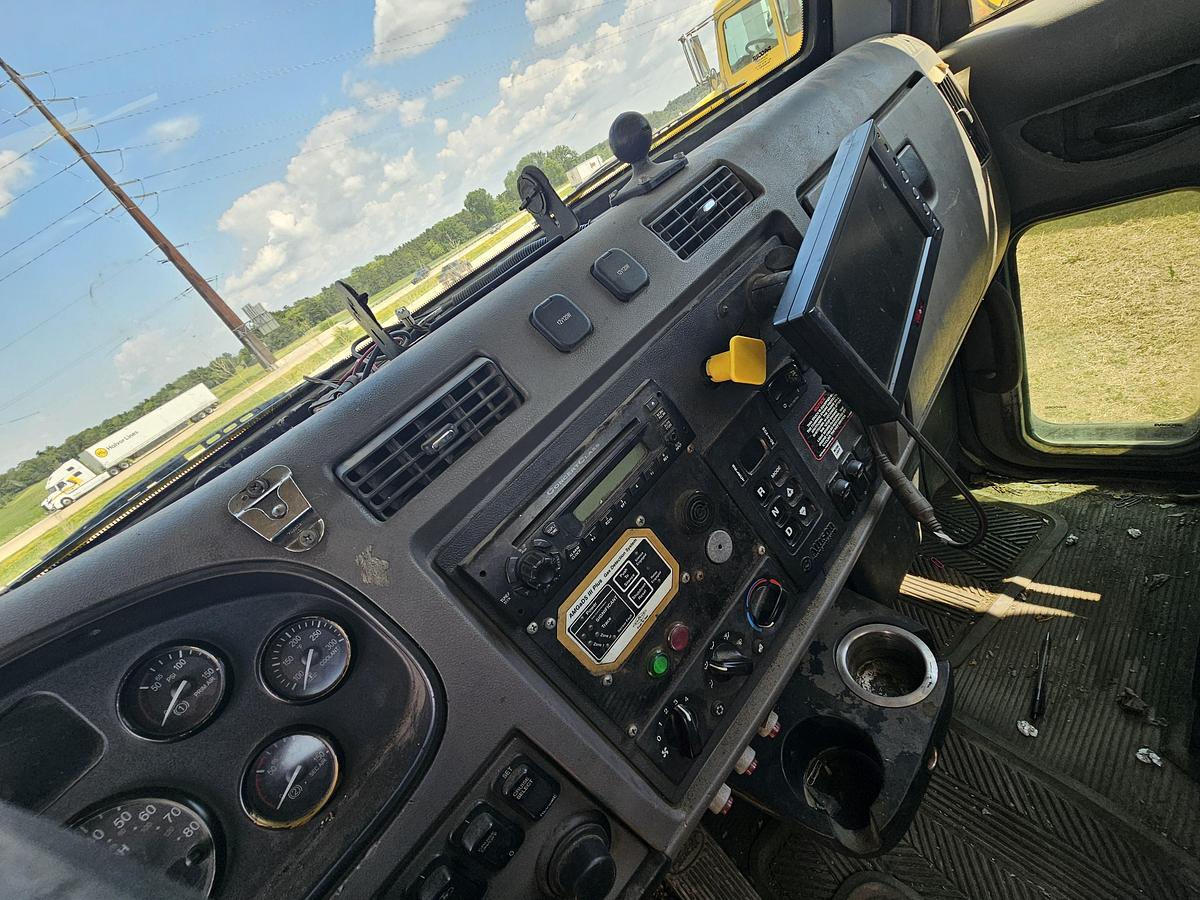 Used 2014 Peterbuilt 382