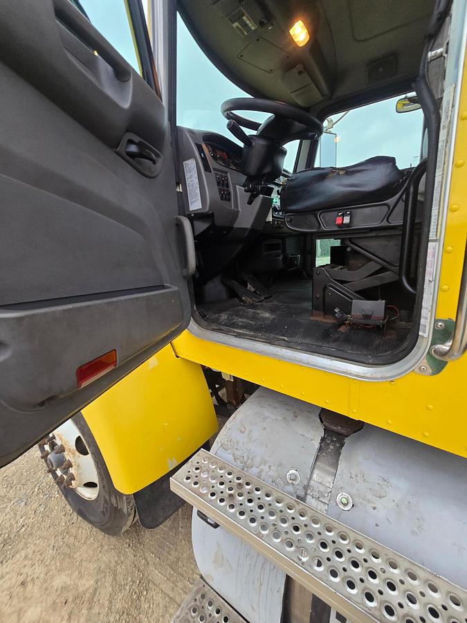 Used 2014 Peterbuilt 382