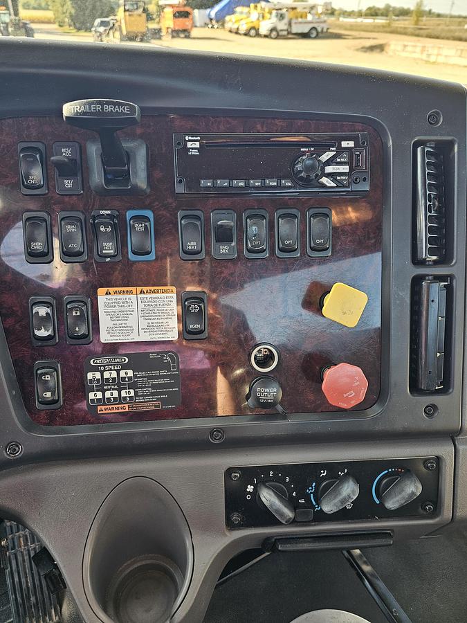 Used 2018 Freightliner SD