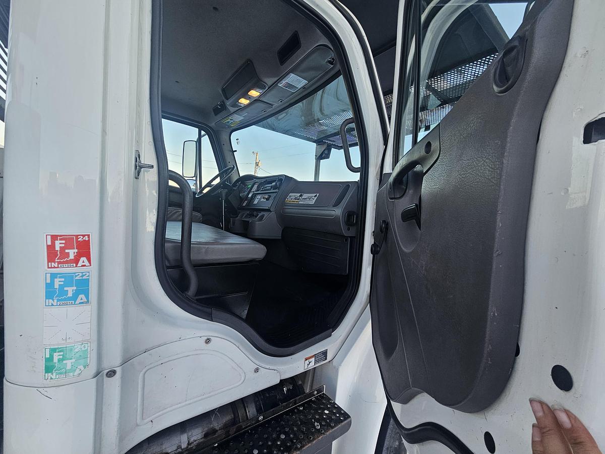 Used 2016 Freightliner / Altec M2106/ LRV58