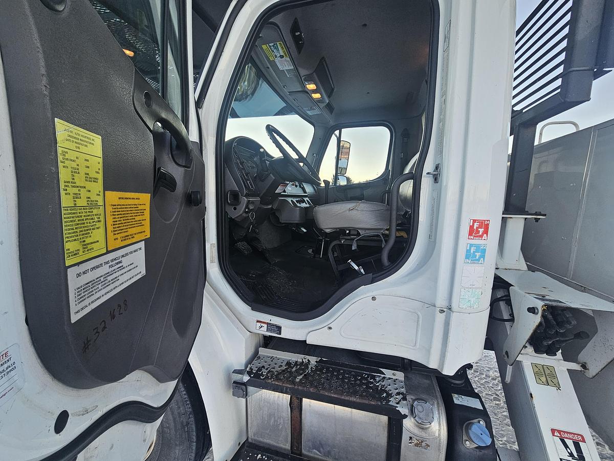 Used 2016 Freightliner / Altec M2106/ LRV58