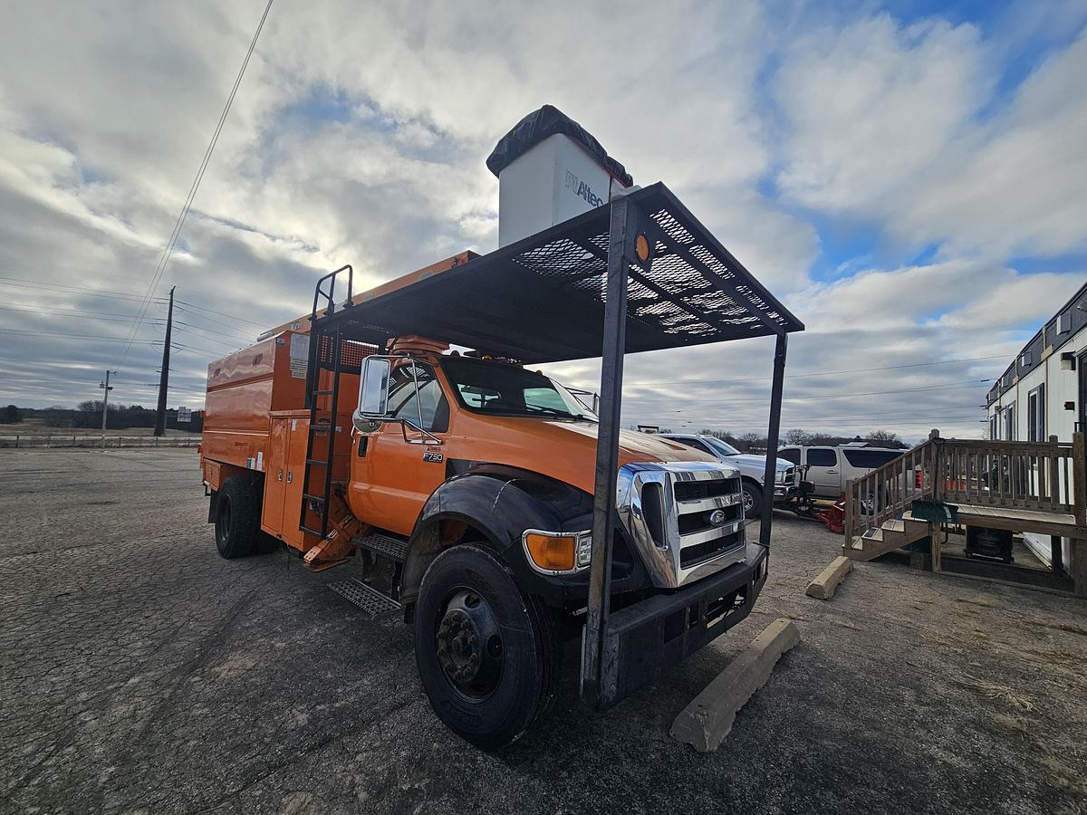 Used 2010 Ford /  Altec F750/ LRV55