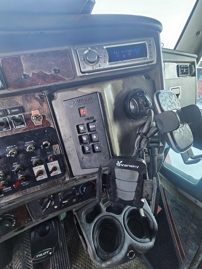 Used 2005 Kenworth T300