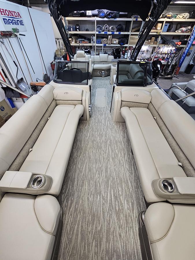 Used 2021 Avalon Excalibur winshield