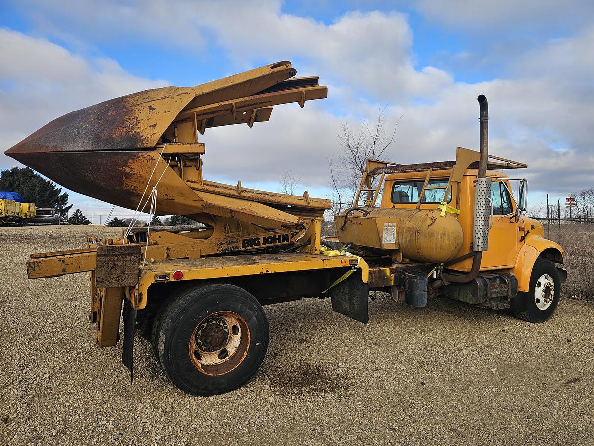 Used 2001 International 4900 Tree Spade