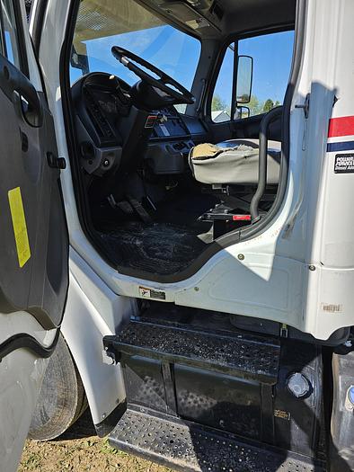 Used 2012 Freightliner / Altec M2106/ LRV56