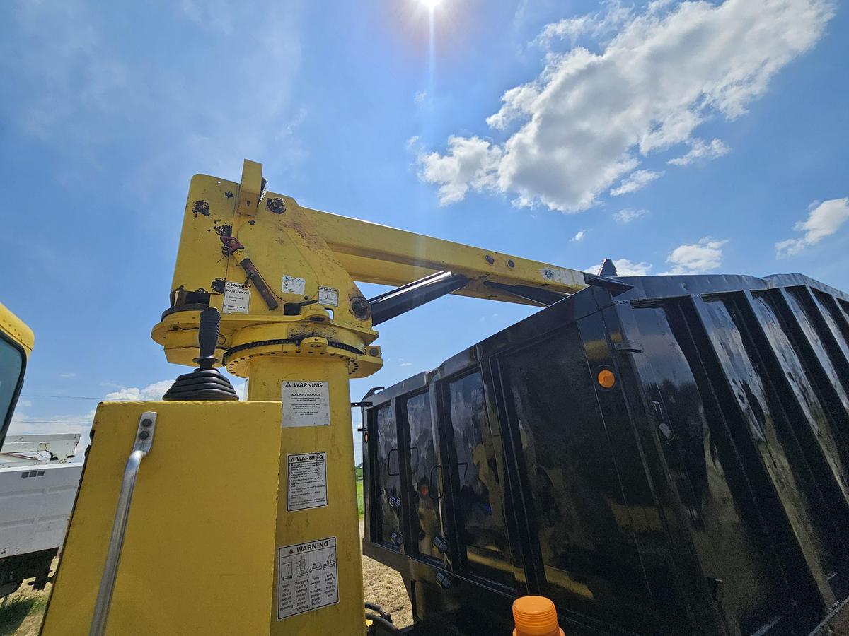Used 2014 Peterbuilt 382