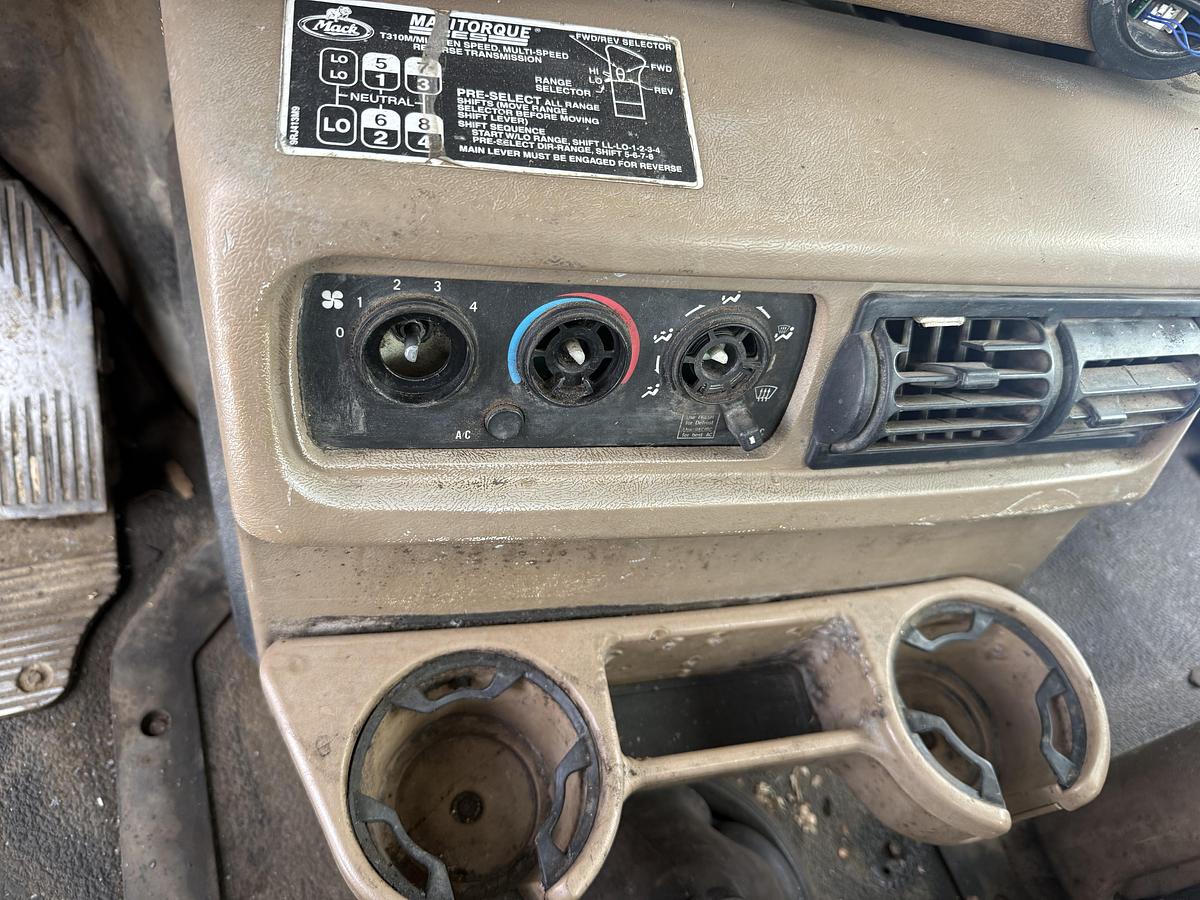 Used 2005 mack granite