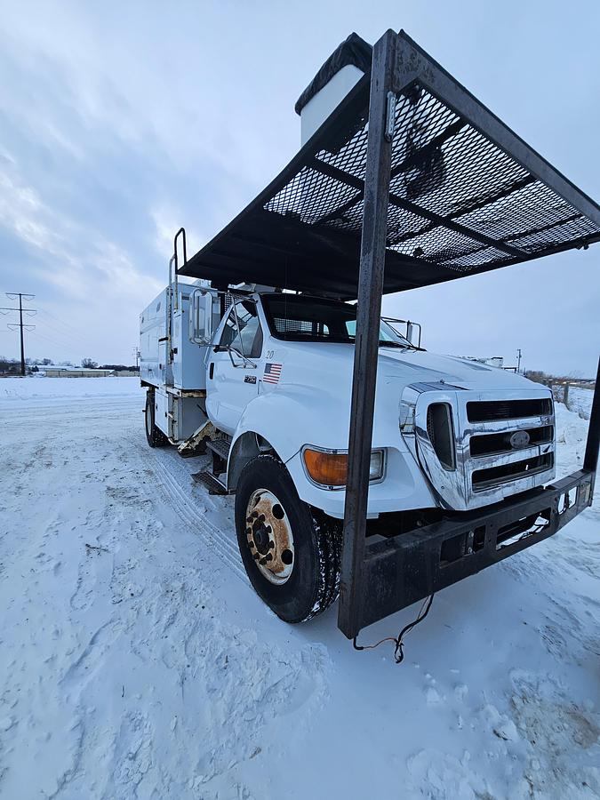 Used 2010 Ford/ Altec F750 /LRV