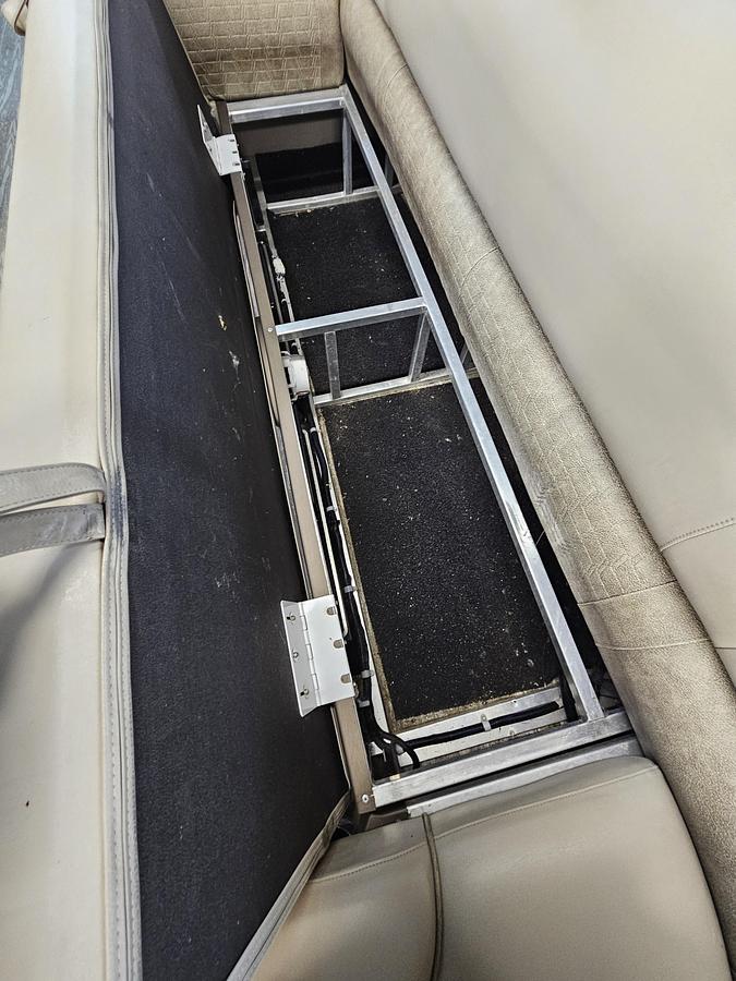 Used 2021 Avalon Excalibur winshield