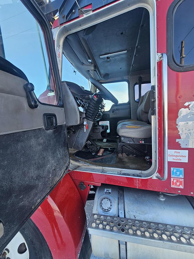 Used 2005 Kenworth T300