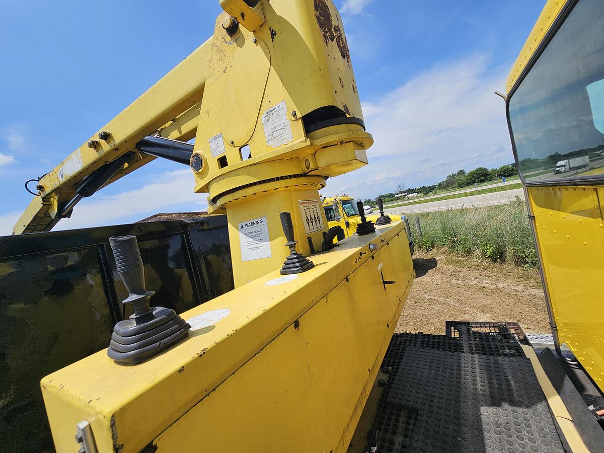 Used 2014 Peterbuilt 382