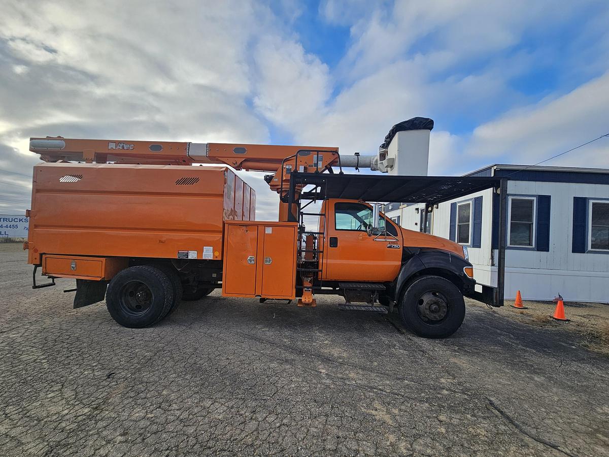 Used 2010 Ford /  Altec F750/ LRV55