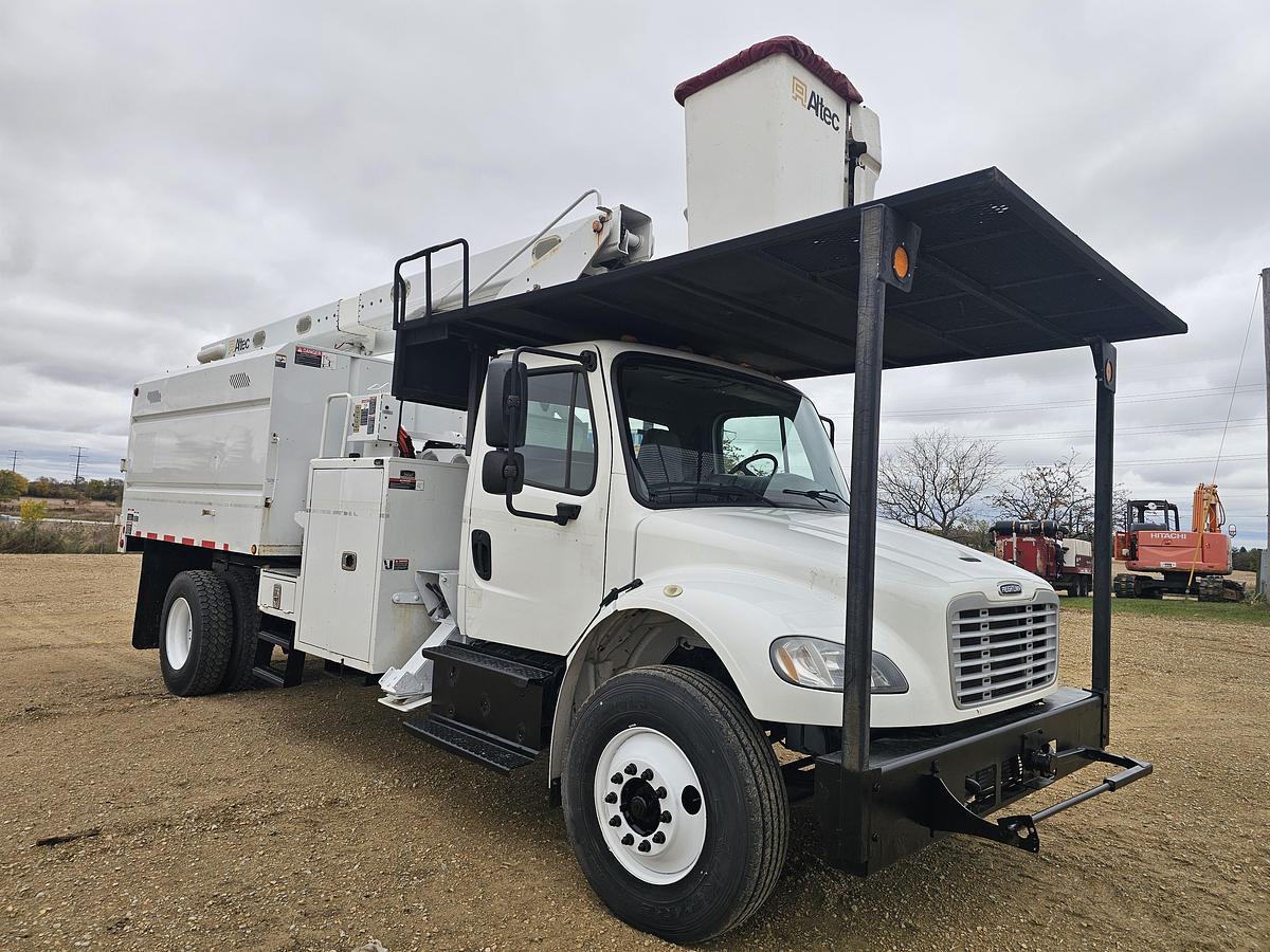 Used 2015 Freightliner / Altec M2106/ LRV60-E70