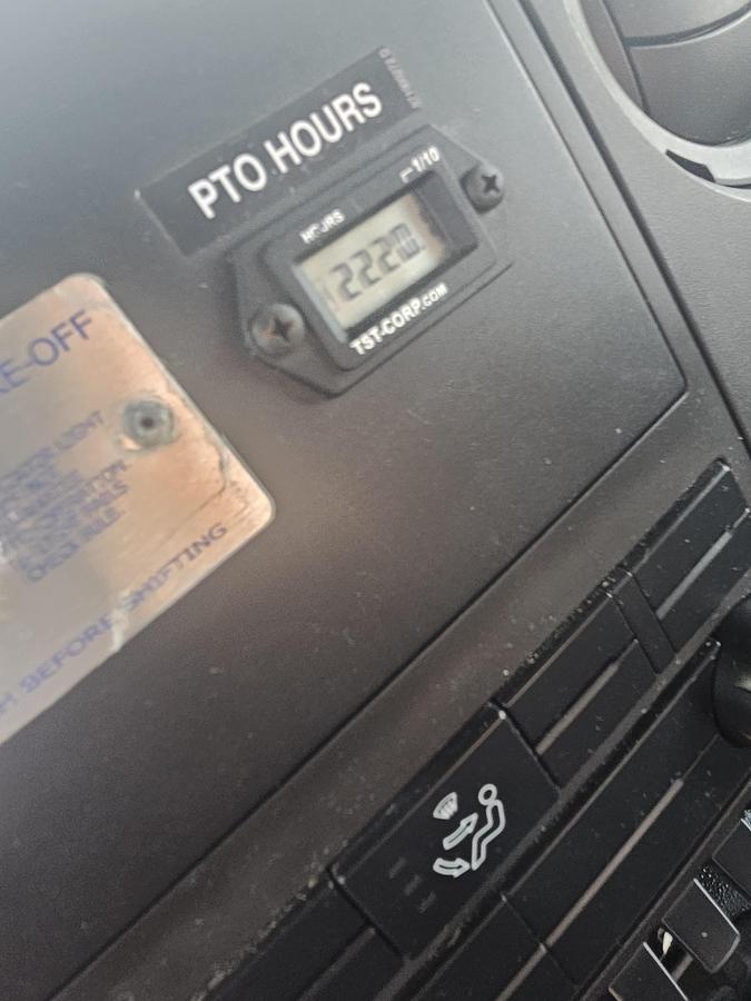 Used 2015 Ford / Altec F750 / LR756