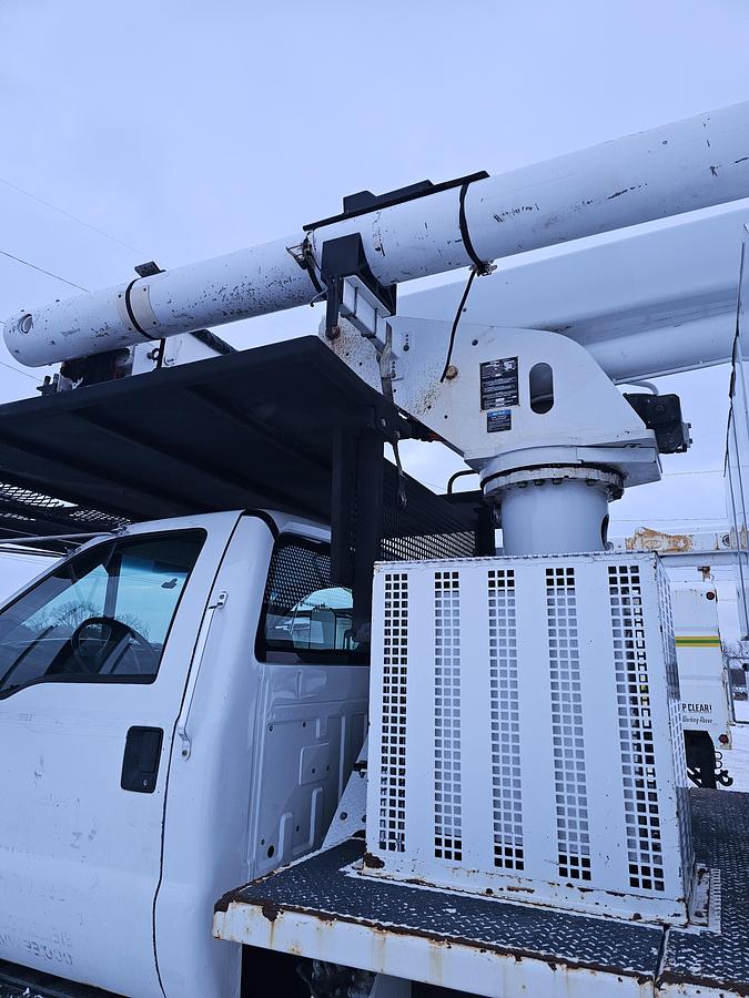 Used 2010 Ford/ Altec F750 /LRV