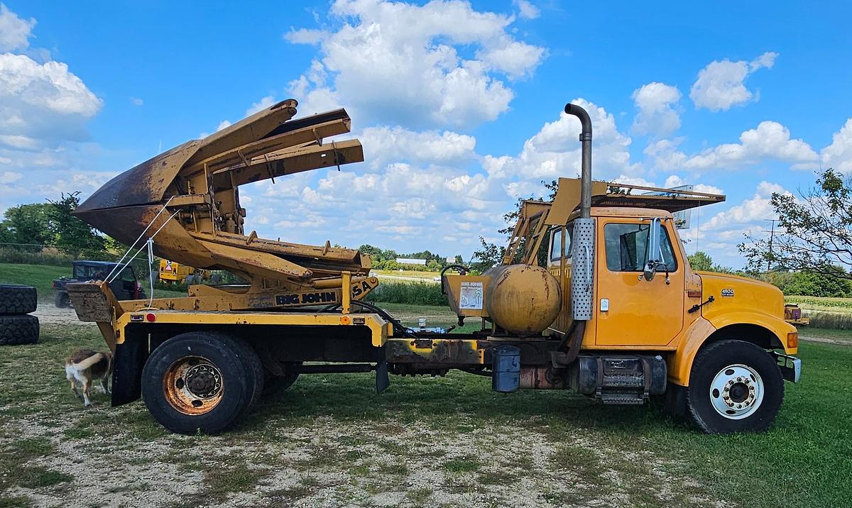 Used 2001 International 4900 Tree Spade