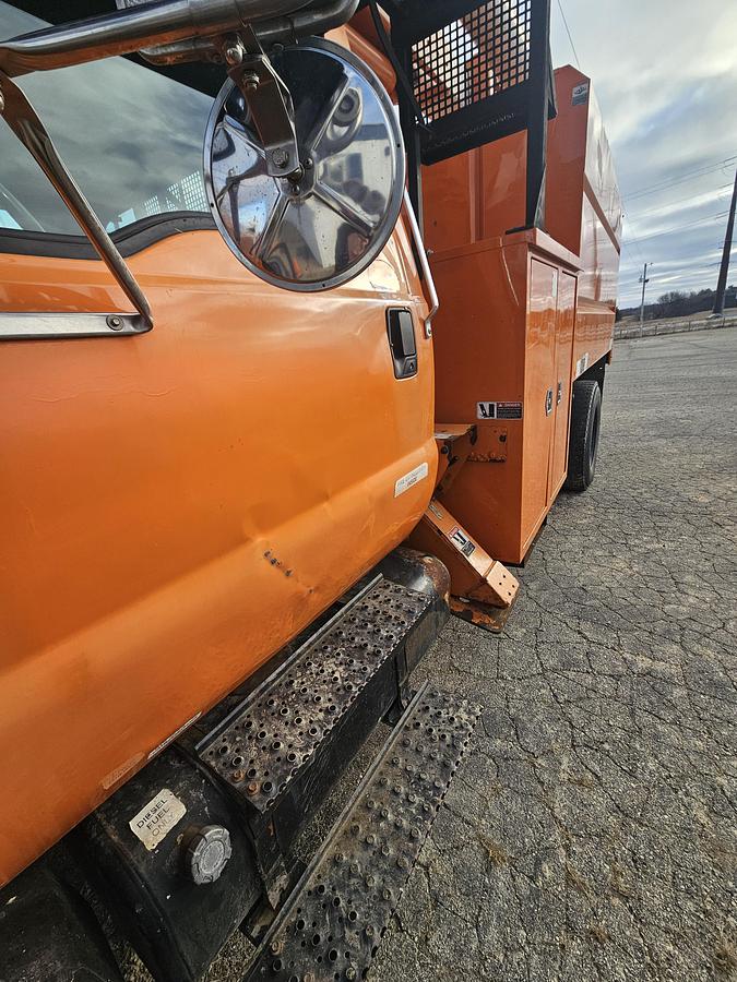 Used 2010 Ford /  Altec F750/ LRV55