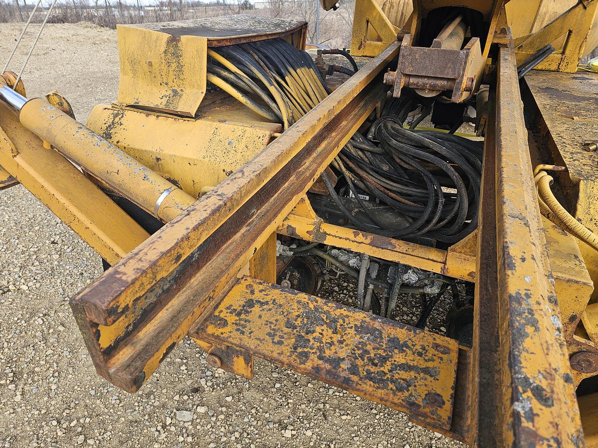 Used 2001 International 4900 Tree Spade