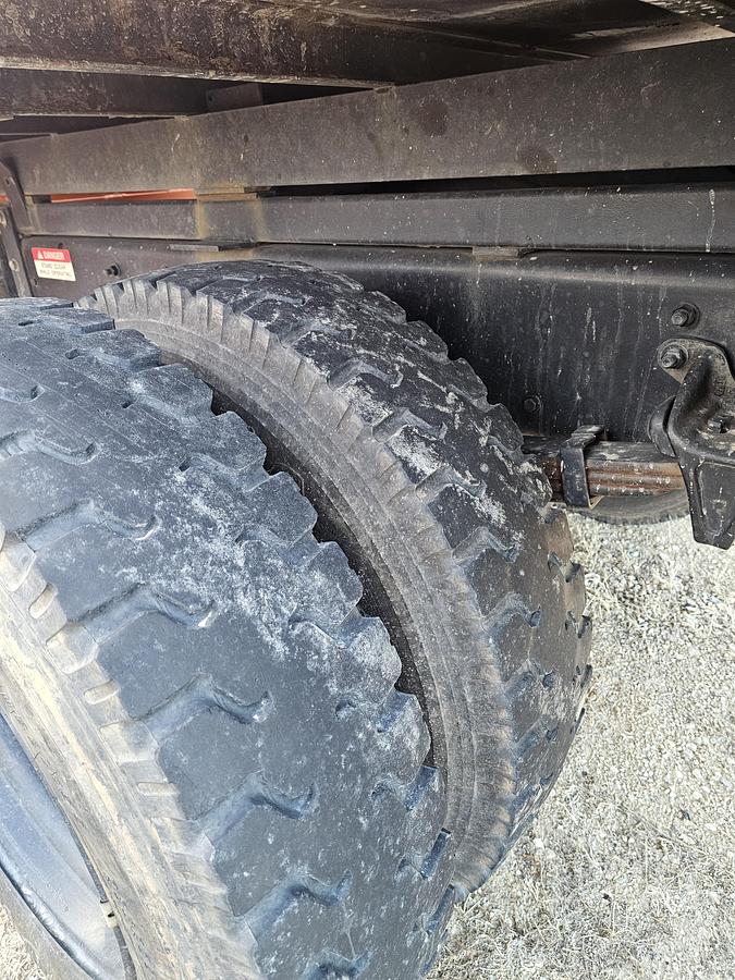 Used 2011 Freightliner / Altec M2106/ LRV56