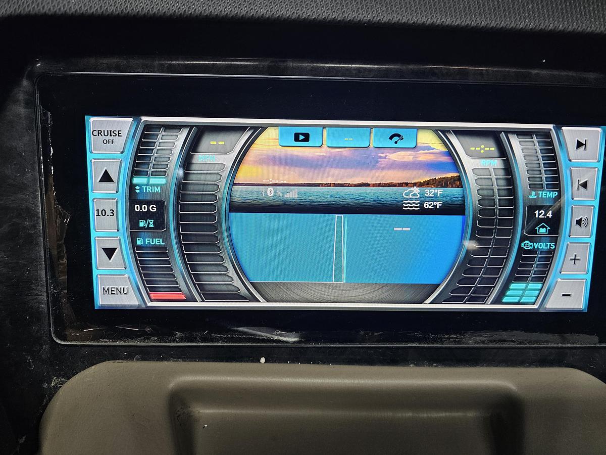 Used 2021 Avalon Excalibur winshield