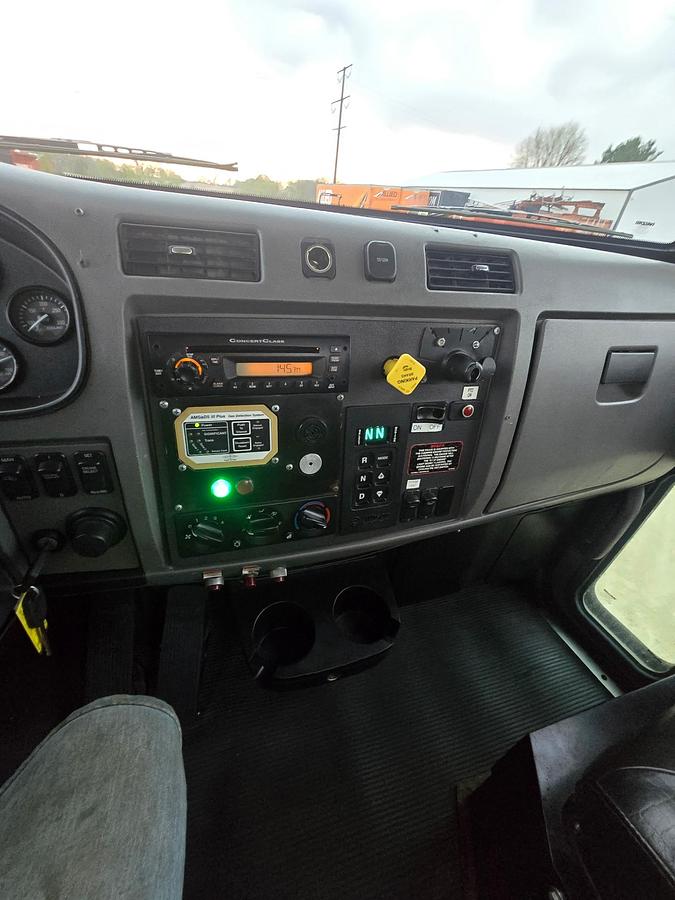 Used 2014 Peterbuilt 382