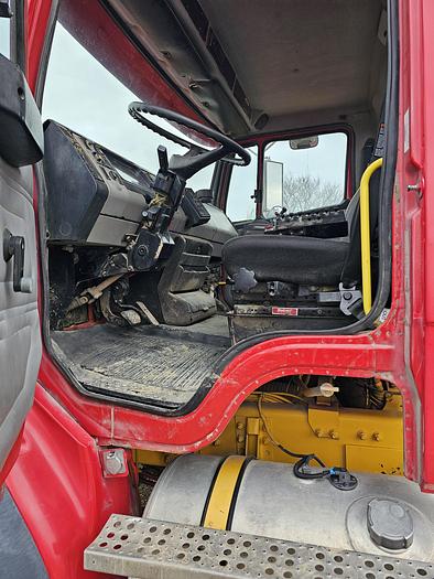 Used 2001 Freightliner FL112