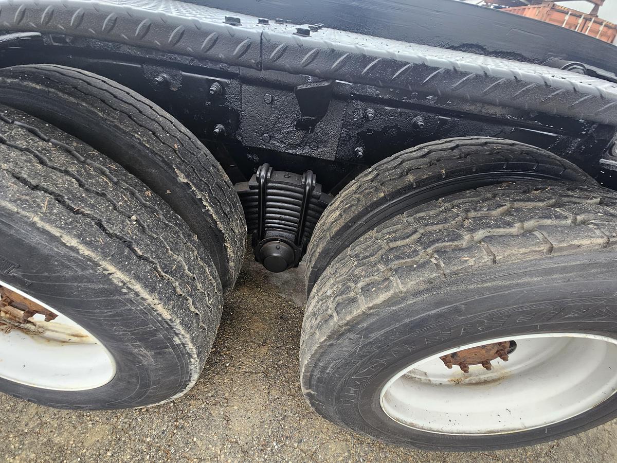 Used 2005 mack granite