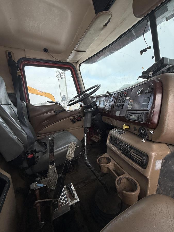 Used 2005 mack granite