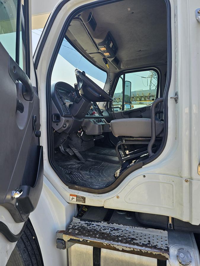Used 2014 Freightliner / Altec M2106/ AA755
