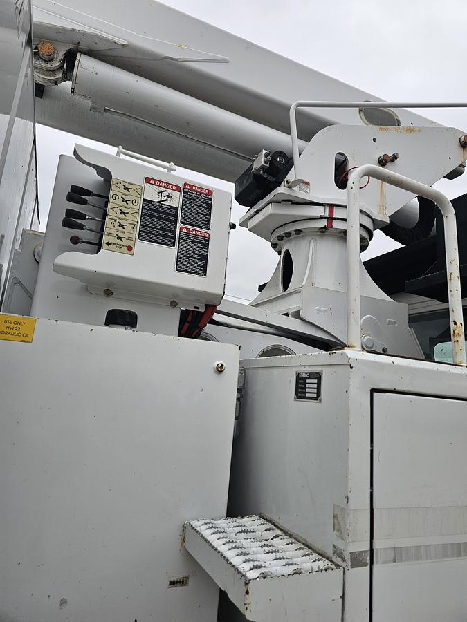 Used 2015 Freightliner / Altec M2106/ LRV60-E70
