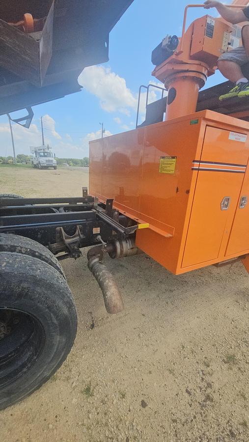 Used 2015 Ford / Altec F750 / LR756